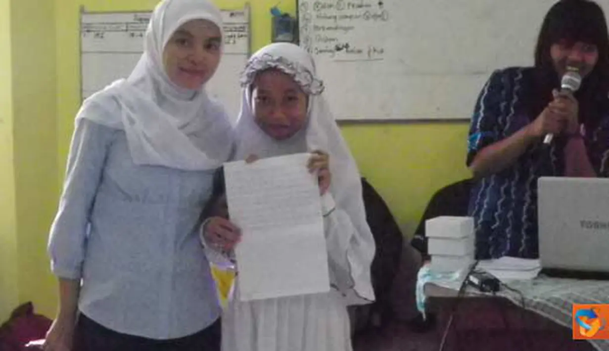 Citizen6, Surabaya: Mahasiswa ITS, Jurusan Teknik Kimia, dalam program kreatifitas mahasiswa pengabdian masyarakat (PKMM) membuat permainan yang bernama Jaws (Javanesse World Scrabble).(Pengirim: Widhy Roviantika)