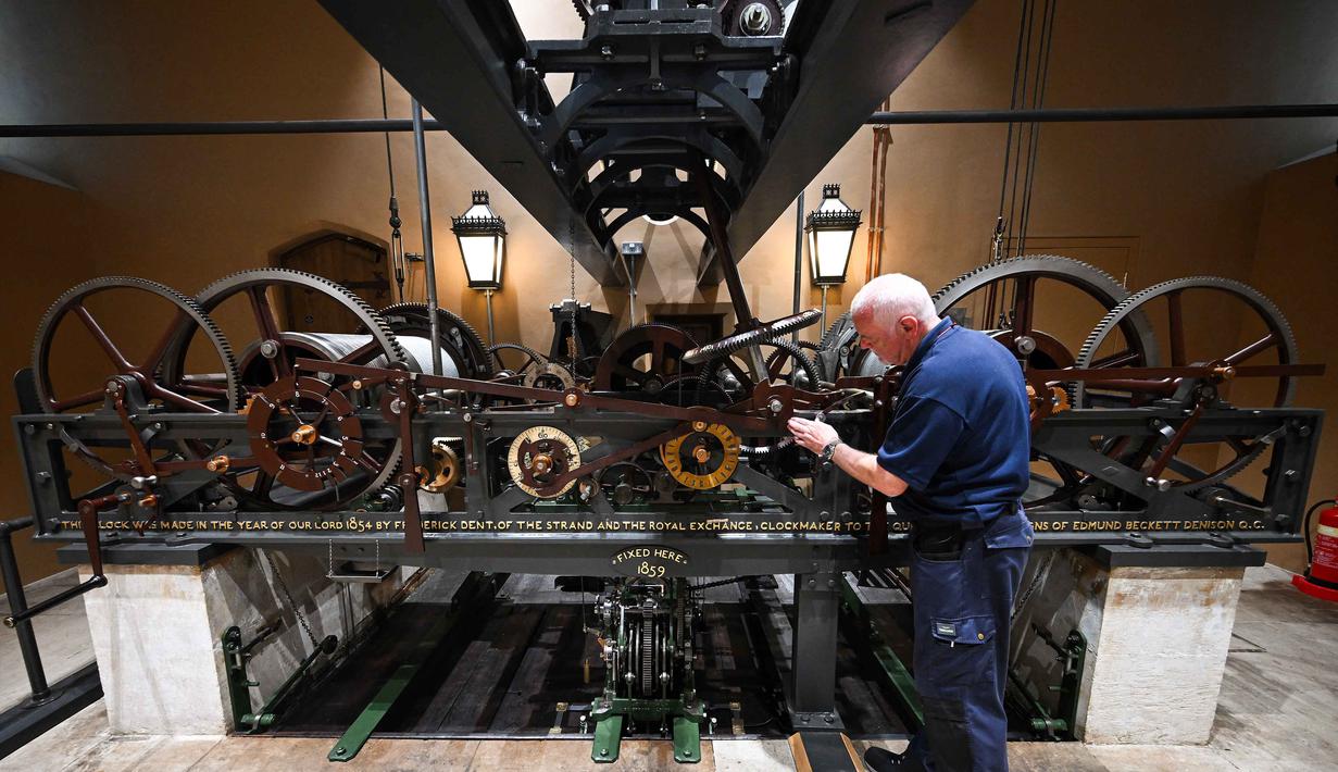 Pada 22 Oktober 2025, Big Ben memasuki masa perawatan rutin yang meliputi pembersihan jam serta pemeliharaan mekanismenya. (Justin TALLIS/AFP)