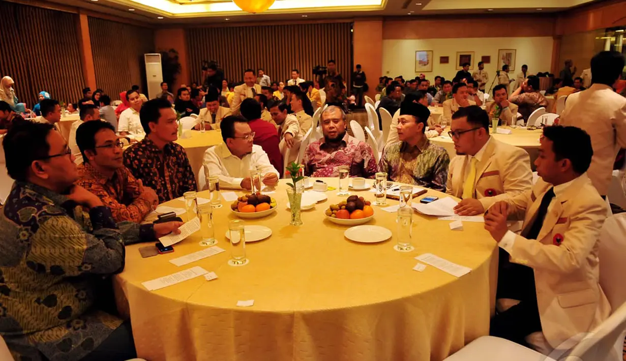 Ratusan kader maupun simpatisan hadir memenuhi ruangan tempat acara pelantikan Pimpinan Pusat Pemuda Muhammadiyah 2014-2018, Jakarta, Selasa (23/12/2014). (Liputan6.com/Johan Tallo)