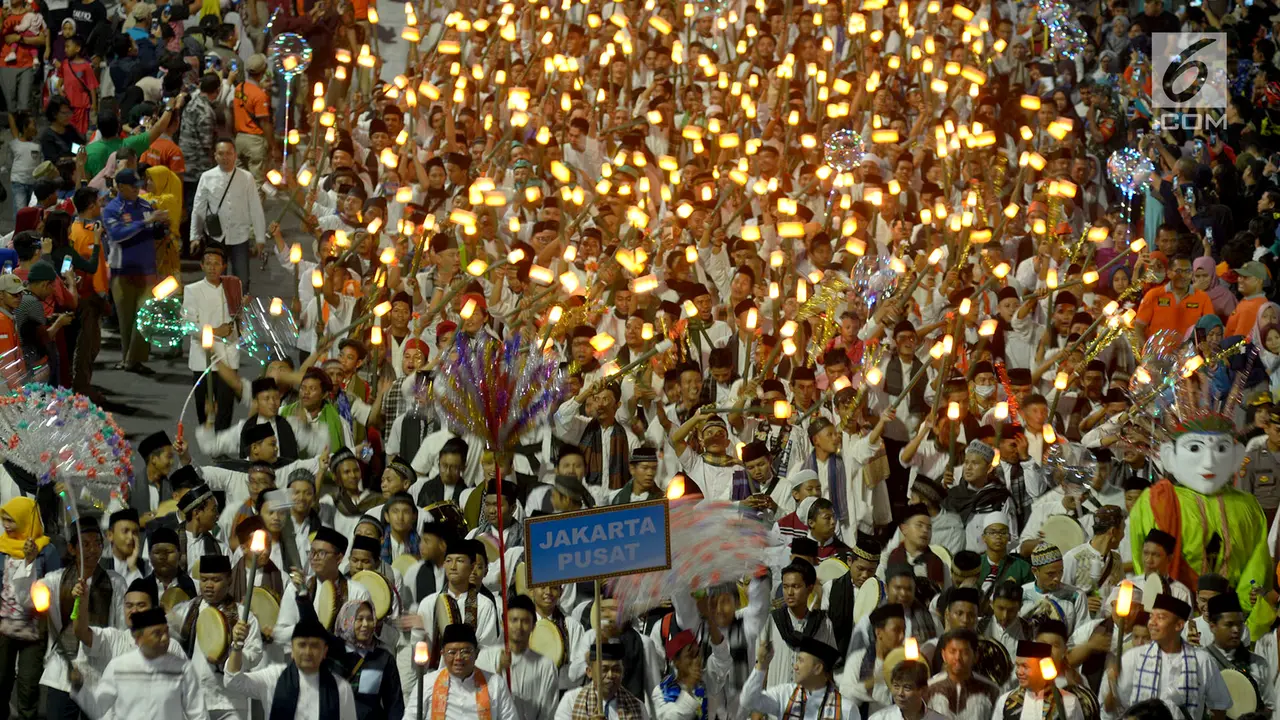 Sambut Tahun Baru Islam, Ribuan Peserta Ikuti Pawai Obor