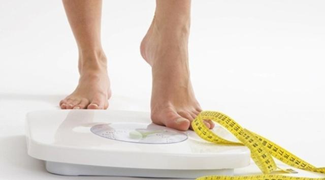 Dengan diet tepat, berat badan bisa turun dengan baik dan stabil | Copyright by Thinkstockphotos.com