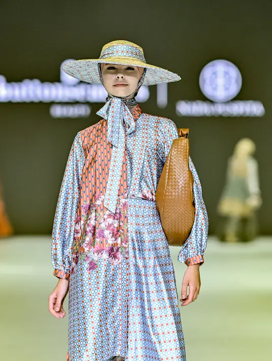 Nada Puspita mempersembahkan Le Jardin of Fantasy. Koleksi ini terinspirasi dari taman-taman indah di Paris. [Foto: Document/JFW]