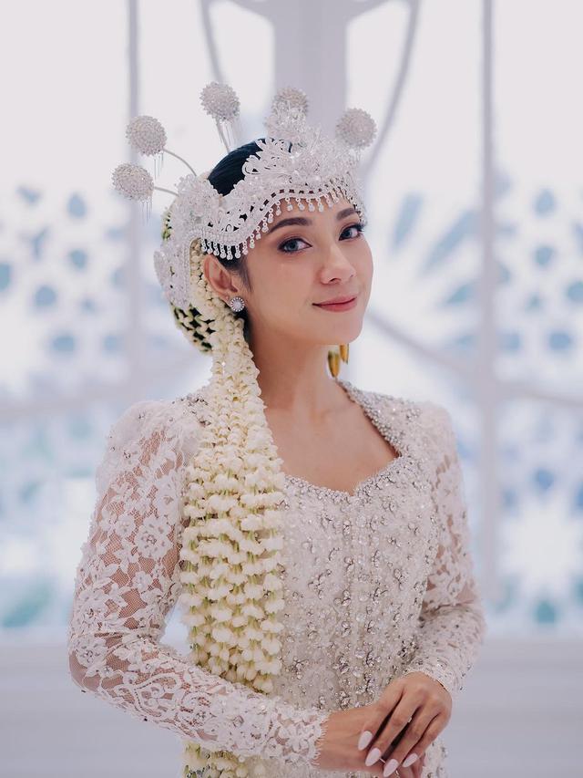 7 Momen 'Pernikahan' Dinda Kirana dan Jonathan Frizzy Ini Bikin Netizen Terkejut