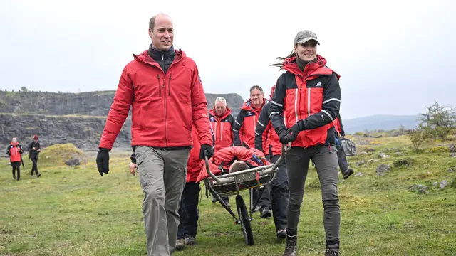 Luwesnya Kate Middleton Merayap di Tebing Batu Bareng Pangeran William, Bersenang-senang Sebelum Hari Ultah Pernikahan