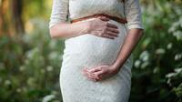 Ilustrasi perempuan hamil. (Sumber foto: Pexels.com).