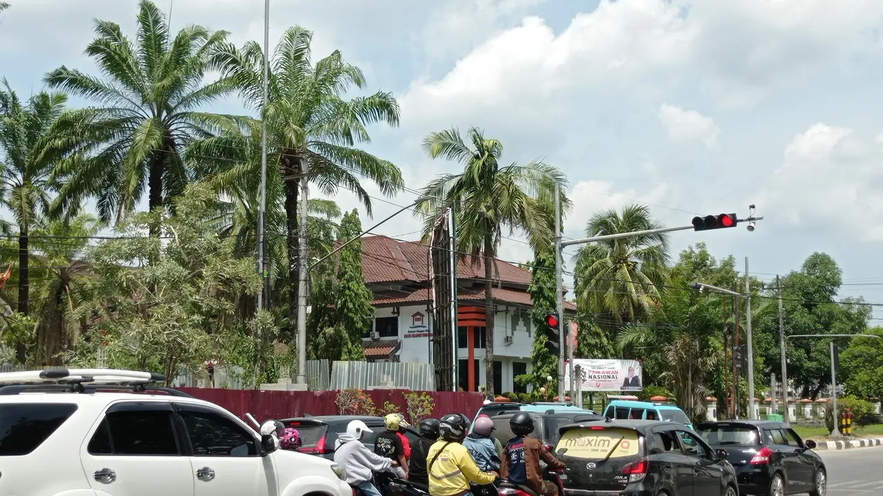 Operasi teknologi kamera ETLE di Kota Kendari sudah mampu menjaring 6.403 pelanggar lalu lintas meskipun kualitas kamere minim.(Liputan6.com/Ahmad Akbar Fua)