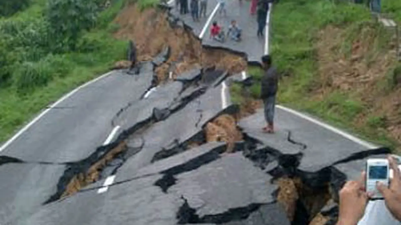 Longsor, Jalan Penghubung Riau dan Sumatera Barat Putus Total