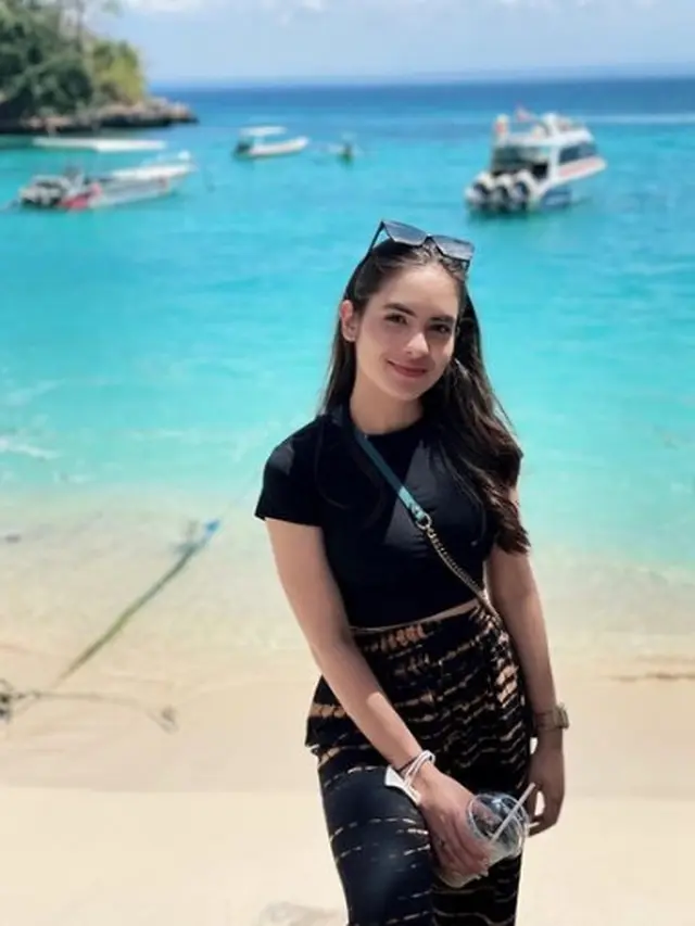 6 Gaya Steffi Zamora ala Cewek Mamba
