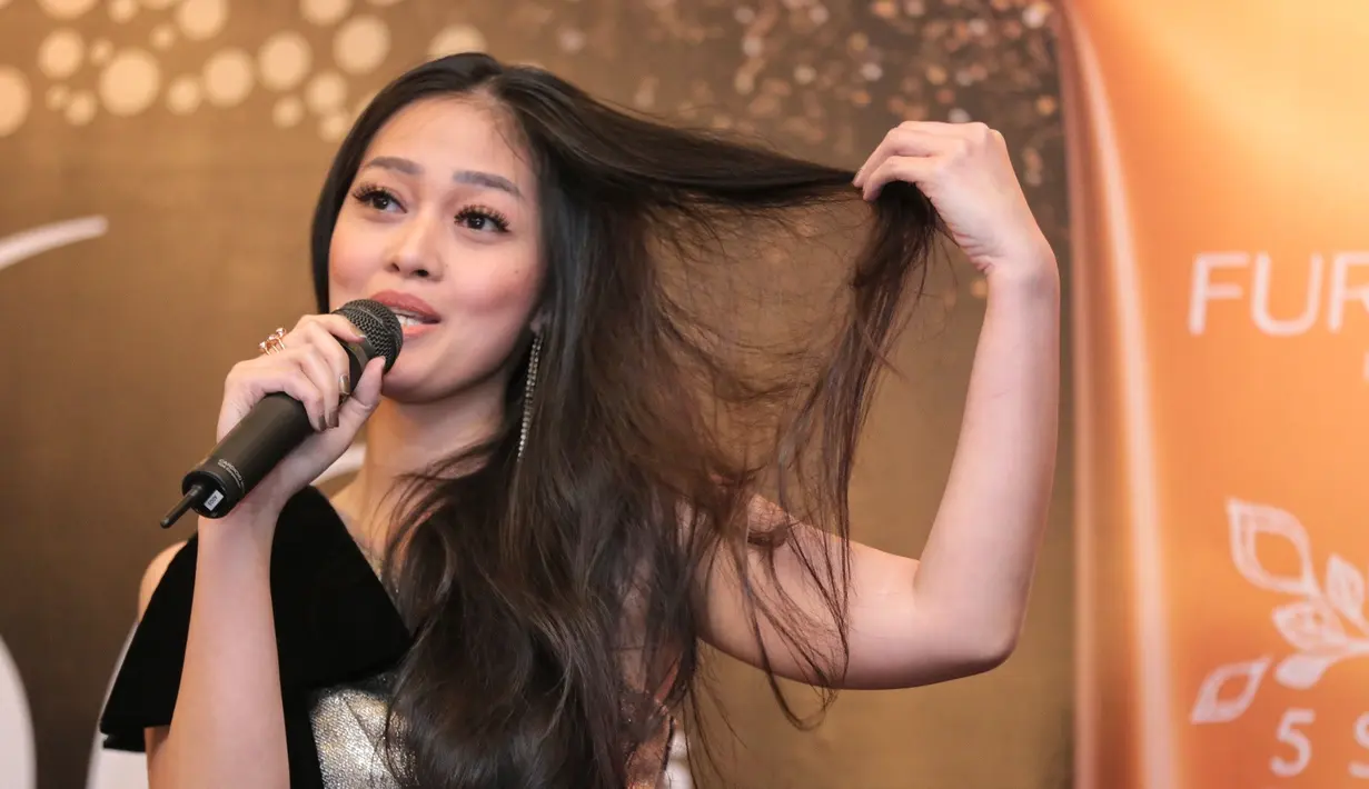 "Belum lagi setelah selesai bertengkar, (Gracia) diludahi sama David. Itu semua ada dalam gugatannya," lanjutnya. (Adrian Putra/Bintang.com)