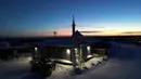 Seperti tahun-tahun sebelumnya, Ramadan kali ini, Masjid Midnight Sun masih menjadi pusat berkumpulnya umat Muslim di Inuvik Kanada untuk beribadah dan berbuka puasa bersama. (Cole BURSTON/AFP)