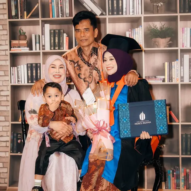 6 Potret Wisuda Lesti Kejora ketika Hamil Besar, Rizky Billar Tak Bisa Dampingi
