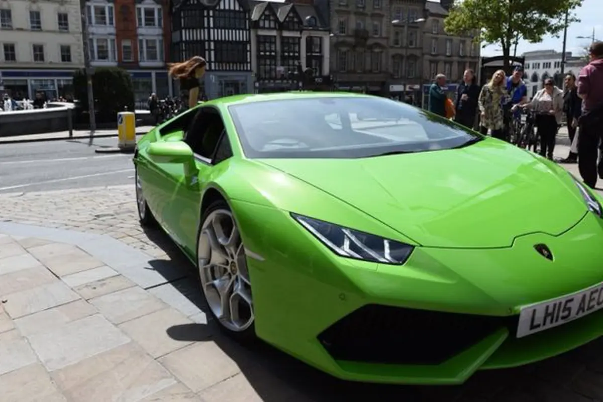Inggris Jadi Negara Pertama yang Pakai Taksi Lamborghini