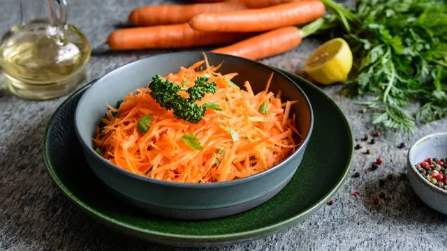 raw carrot salad