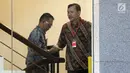 Sekda Jabar Iwa Karniwa bersiap menjalani pemeriksaan oleh penyidik di Gedung KPK, Jakarta, Jumat (30/8/2019). Iwa Karniwa diperiksa sebagai tersangka terkait dugaan menerima suap kasus pemberian izin proyek pembangunan Meikarta di Kabupaten Bekasi. (merdeka.com/Dwi Narwoko)