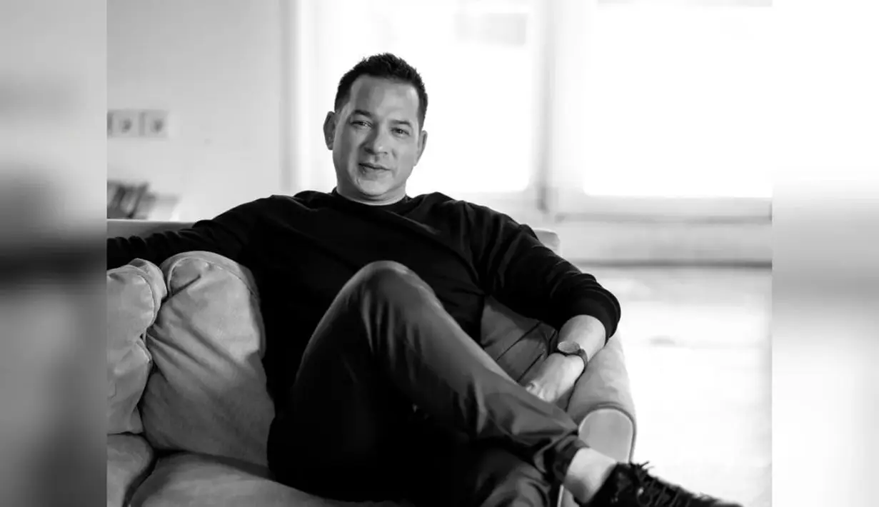 Di usia yang sudah tidak lagi muda, Ari Wibowo masih aktif melakukan hobinya. Yakni riding dan touring. [@ariwibowo_official]