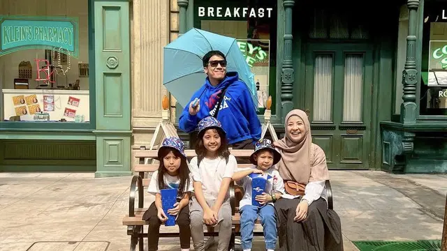 Adu Gaya Para Artis ke Singapura di Momen Libur Sekolah