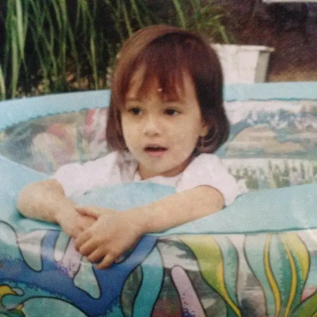 Bikin Gemas, Ini 7 Potret Masa Kecil Anggika Bolsterli yang Sudah Menawan
