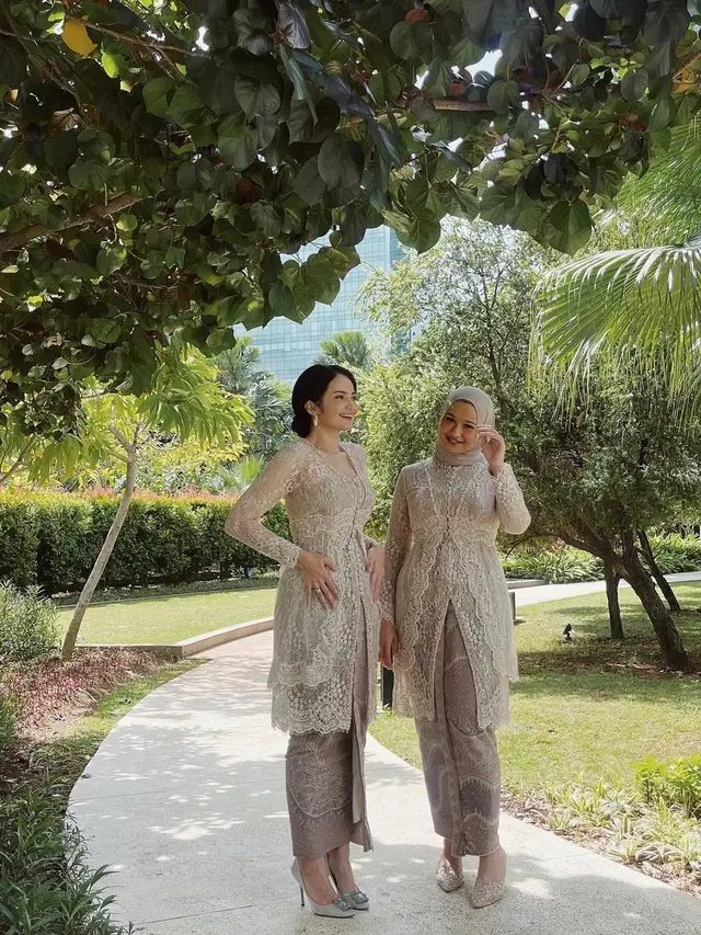 6 Potret Enzy Storia Jadi Bridesmaid di Pernikahan Furry Citra, Didoakan Menyusul