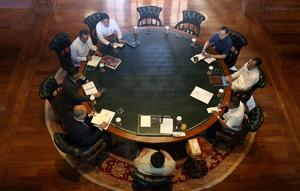 Presiden Prabowo Subianto menerima sejumlah menteri kabinet Merah Putih dalam pertemuan yang digelar di kediaman pribadinya Hambalang, Bogor, Selasa (23/12/2025) (Instagram Sekretariat Kabinet)