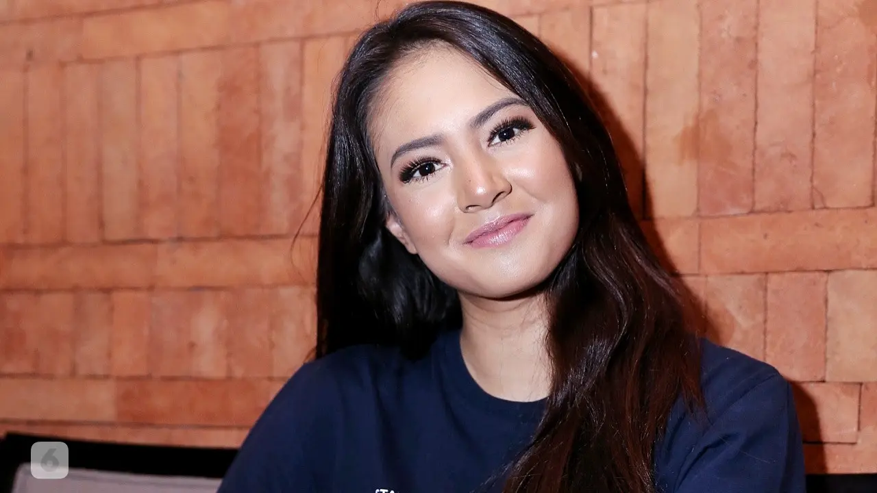 [Bintang] Aurelie Moeremans