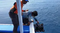 Pencarian tiga penyelam yang hilang di perairan Pulau Sangiang, Kabupaten Serang, Banten. (Liputan6.com/Yandhi Deslatama)