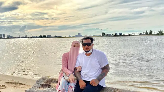 Selain Nadzira Shafa, Ini Potret 8 Seleb yang Tampil Memesona Pakai Cadar