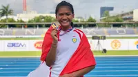 Atlet lompat galah putri, Diva Renatta, meraih medali emas setelah mencatat lompatan 3,60 meter pada ajang kualifikasi Youth Olimpiade zona Asia, di Bangkok, Thailand, Kamis (5/7/2018).