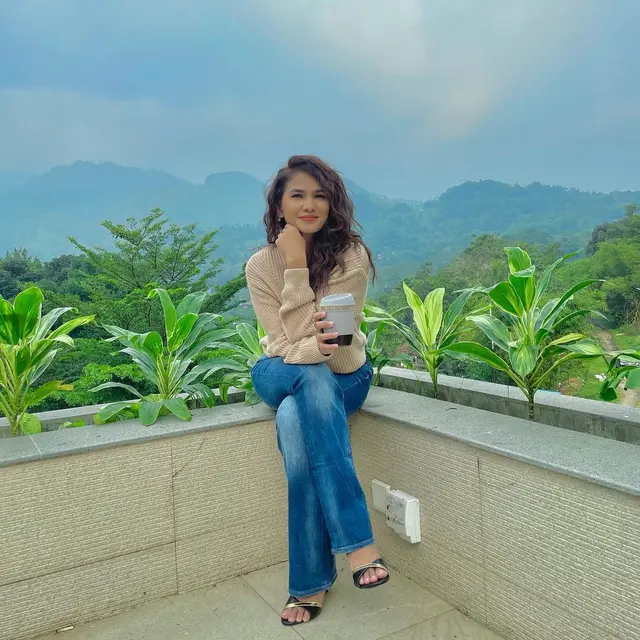 Makin Modis, Ini 6 Potret Nova Eliza yang Awet Muda di Usia 41 Tahun