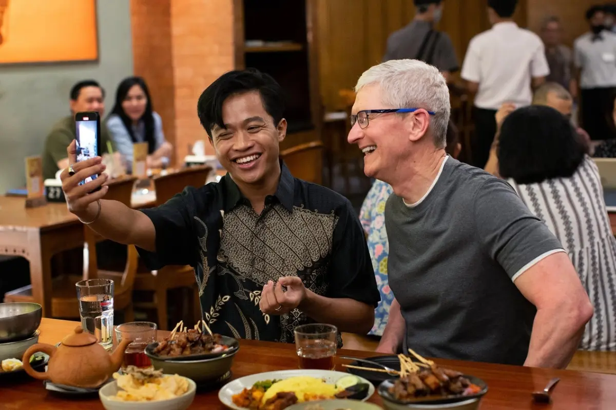CEO Apple Tim Cook tiba di Indonesia