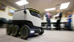 Robot Pengirim buatan The Starship Technologies melakukan demonstrasi di Virginia, AS (25/1). Robot ini nantinya akan berfungsi untuk mengirim makanan disekitar komplek perkantoran di wilayah tersebut. (AP Photo/Steve Helber)