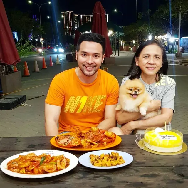 Sering Berperan Jadi Suami Antagonis, Ini 6 Potret Hangat Hans Hosman dan Keluarga