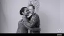 Potret hangat dua bersaudara ini terekam manis dalam video pernikahan Enzy dan Molen. [Foto: Instagram @enzystoria]