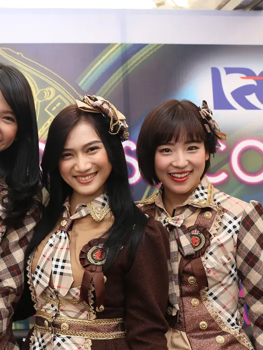 Haruka menambahkan saat di Taman Budaya Tionghoa, TMII, Jakarta Timur, Selasa (19/1), setiap hari melakukan latihan dan setelah pulang sekolah mereka ketemu sama member-member lain, jadi udah kaya saudara sendiri. (Andy Masela/Bintang.com)