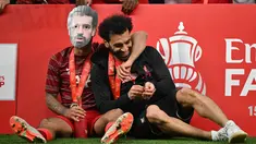 Mohamed Salah merupakan peraih Player of The Month terbanyak dalam satu musim. Pada musim debutnya, sang pemain berhasil menyabet gelar tersebut sebanyak tiga kali. Dalam sejarahnya Liga Inggris, belum ada pemain yang mampu meraih penghargaan tersebut lebih dari dua kali selain Mo Salah. (AFP/Ben Stansall)