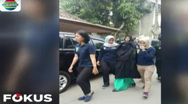 Operasi penangkapan ini diduga karena mereka terkait dengan jaringan teroris.