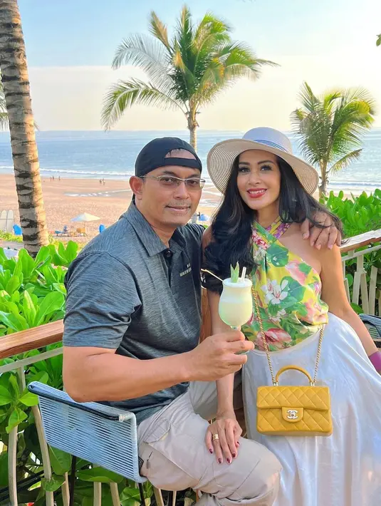 Diah dan Anton tampak begitu bahagia menikmati momen berdua sebelum kembali pada kesibukan masing-masing di Jakarta. [Instagram/dps_diahpermatasari]