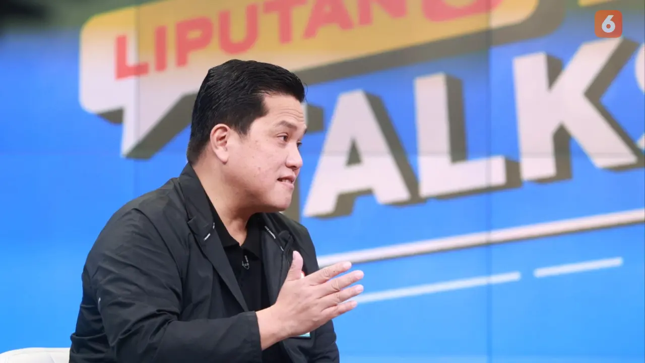 Ketua PSSI, Erick Thohir, dalam wawancara dengan Liputan6 di SCTV Tower, Jakarta Pusat, Senin (9/4/2023) malam WIB.