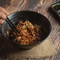 Resep mie goreng gochujang ala Korea ini cocok dibuat untuk menu makan sina, comfort food saat hujan, atau ide masakan akhir bulan, lho Sahabat Fimela! [Dok/freepik.com/jcomp]