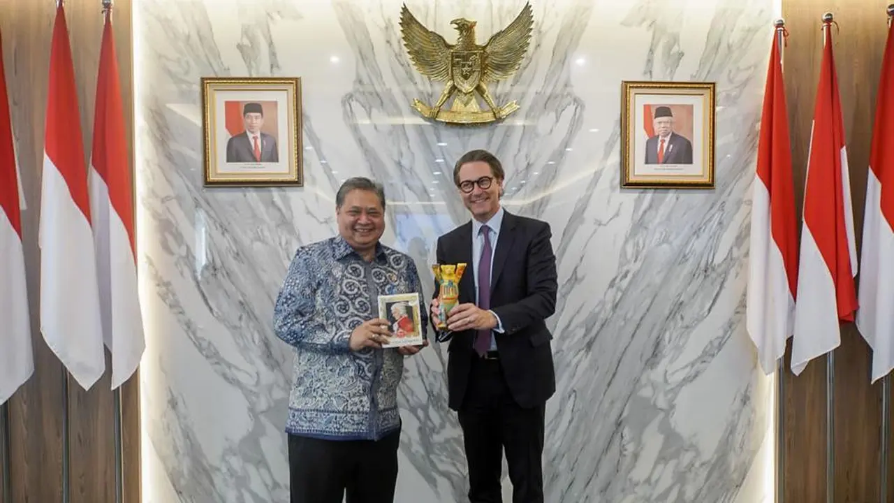 Menteri Koordinator Bidang Perekonomian Airlangga Hartarto bertemu dengan delegasi bisnis Jerman yang dipimpin oleh Anggota Parlemen Jerman Andreas Scheuer. (Dok Kemenko Perekonomian)