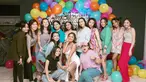 Penyanyi Marion Jola baru (tengah) saja merayakan ulang tahunnya pada Minggu 12 Juni 2022. Marion Jola terlihat semakin cantik dan seksi diusianya yang genap 22 tahun. (Instagram/ lalamarionmj)