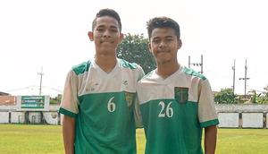 Syykran Arabia Samual dan Andrian Rusdianto, pemain baru Persebaya U-16. (Bola.com/Dok. Persebaya)