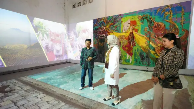 Pameran ArtOS Nusantara juga memamerkan karya Seni Secara Digital di gedung tua Marina Boom Banyuwangi (Istimewa)