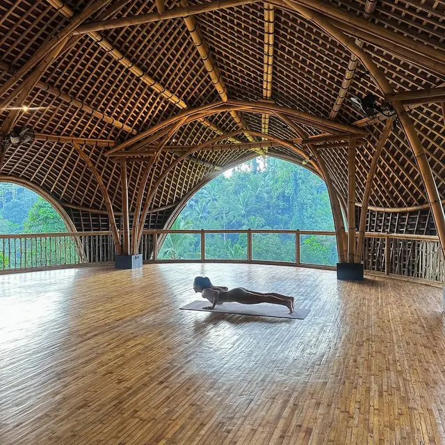 6 Potret Dinda Kirana Solo Trip ke Bali, Healing Sejenak Sebelum Kembali ke Rutinitas