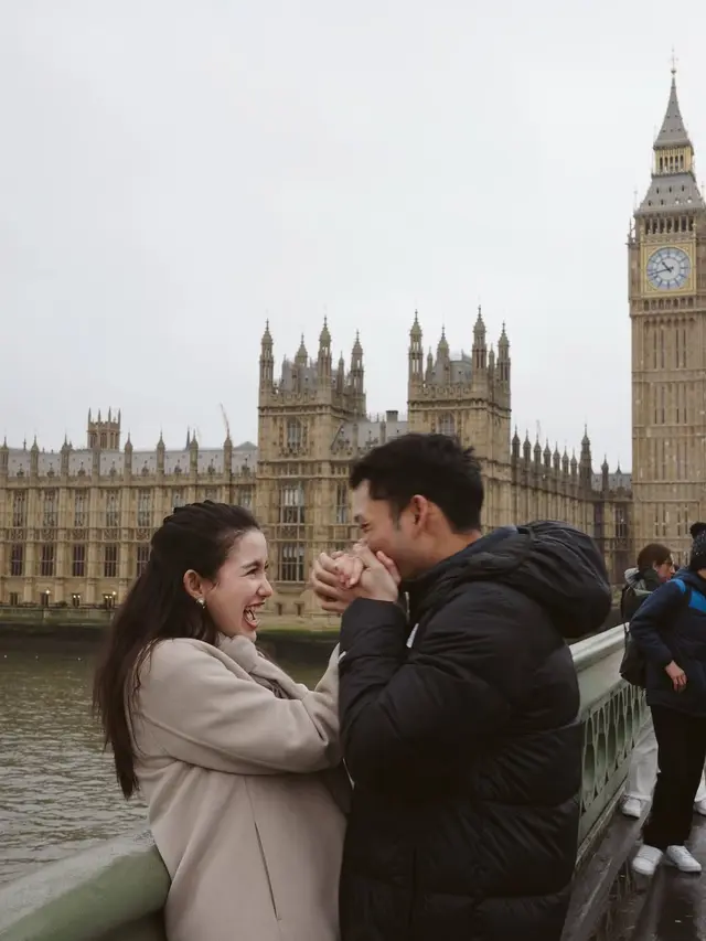 Sarah Menzel Tampil Berkerudung Saat Liburan di Paris, Warganet Doakan Agar Segera Mualaf