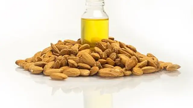 Ilustrasi minyak almond
