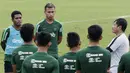 Pemain Timnas Indonesia U-22, Osvaldo Haay, saat latihan di Lapangan ABC, Senayan, Jakarta, Jumat (11/1). Pemain muda terbaik Liga 1 2018 itu baru bergabung pada hari kelima pemusatan latihan skuat Garuda Muda. (Bola.com/M Iqbal Ichsan)