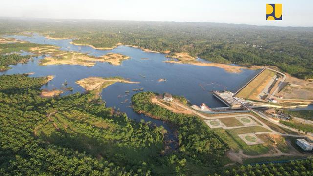 Kementerian Pekerjaan Umum dan Perumahan Rakyat (PUPR) melaporkan, perkembangan fisik pekerjaan infrastruktur dasar di proyek ibu kota negara, atau IKN Nusantara Tahap 1