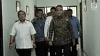 Sekjen Gerindra Ahmad Muzani, Sekjen PKS Mustafa Kamal, Sekjen Partai Berkarya Priyo Budi Santoso dan anggota Tim Pemenangan Prabowo-Sandi  usai melakukan pertemuan tertutup dengan komisioner KPU, Jakarta, Rabu (17/10). (Merdeka.com/Iqbal S Nugroho)