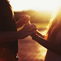 Jangan kehilangan harapan meskipun kamu baru saja mengalami patah hati. 10 kalimat ini dapat memberikanmu semangat untuk bangkit lagi. (Foto: thedreamcatch.com)