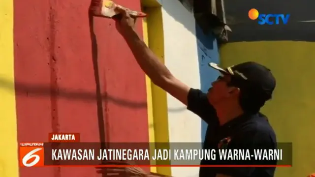 Selain cat warna-warni Camat Jatinegara juga akan membuat mural di Stasiun Kereta Jatinegara.